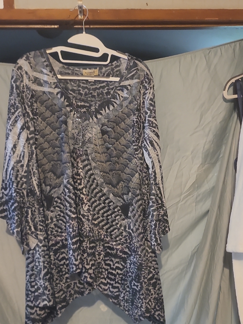 ONE WORLD Gray and Black Patterned Top